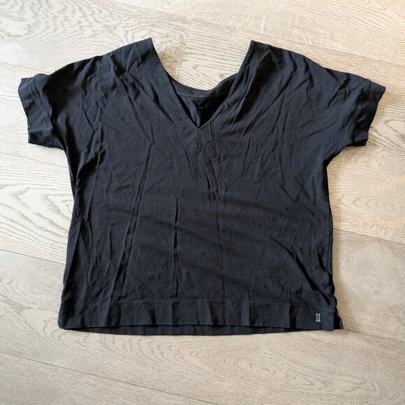 Kit and Ace | Reversible V/Round Neck Tee | Size L - Picture 3 of 4